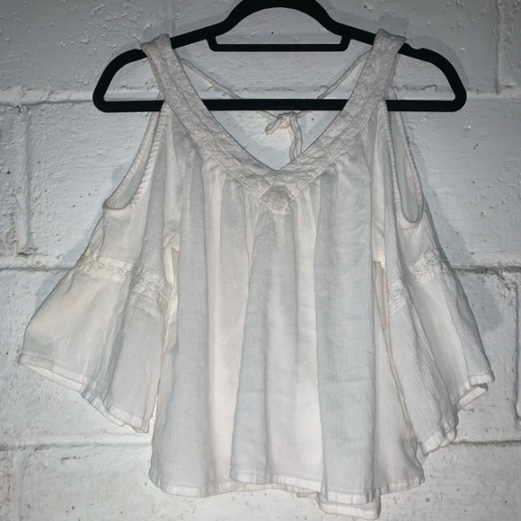 Super Cute Cold Shoulder Flowy Top - Picture 1 of 4